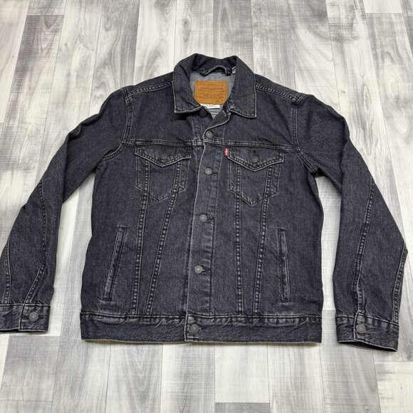 ✅LEVI'S Mens M Relaxed Trucker Jacket Premium Charcoal Gray Denim Inside Pockets - Picture 1 of 12